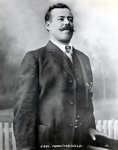 2.Foto oficial de Villa como Gobernador de Chihuahua.1913