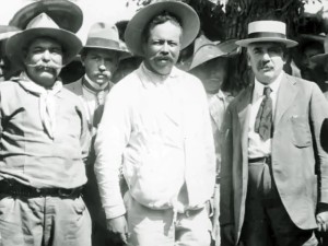 3.Eugenio Martinez, Francisco Villa e Ing. Eliás Torres 1920
